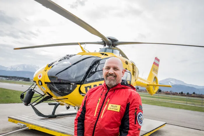 Pilot Markus Seidl, der bei unserem Besuch Dienst hat.