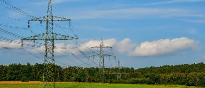 Durch die Mitführung der 110-kV-Leitung wird ein Vielfaches an Leiterseilen an den Masten in Kärnten hängen (Sujetfoto)