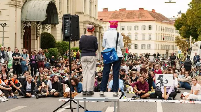 Unter dem Motto „#EineWeltZuGewinnen“ hat „Fridays For Future“ für Freitag in Wien, Graz, Linz und Klagenfurt zum Klimastreik aufgerufen.