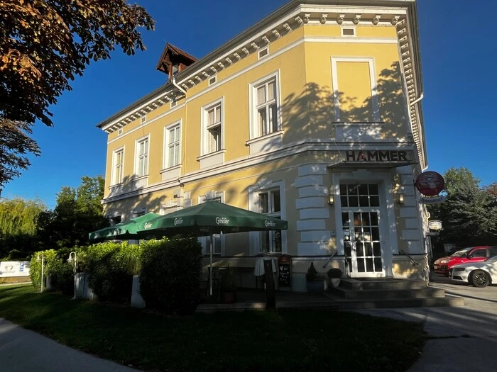 Das Hotel Hammer in der Nähe des Weizer Bahnhofes, eröffnet im Jahr 1892
