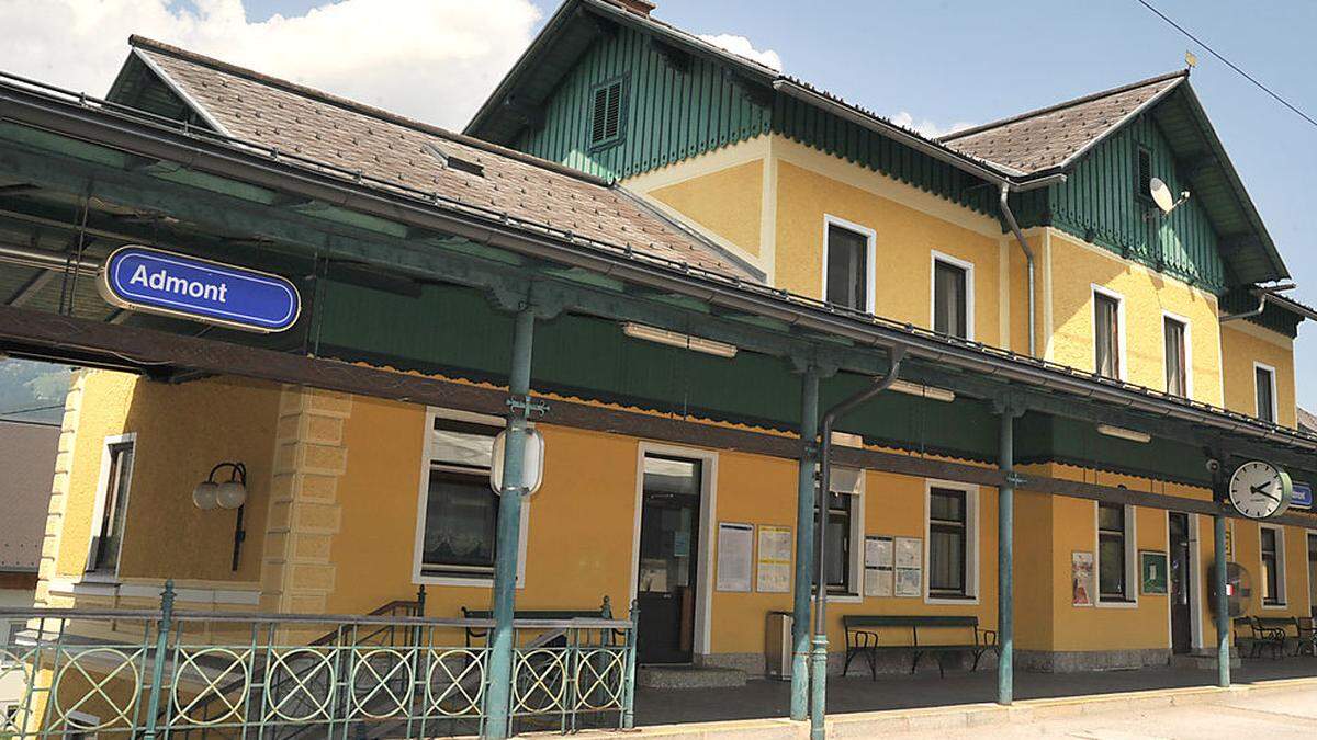 Der Admonter Bahnhof versinkt im Dornröschenschlaf 	