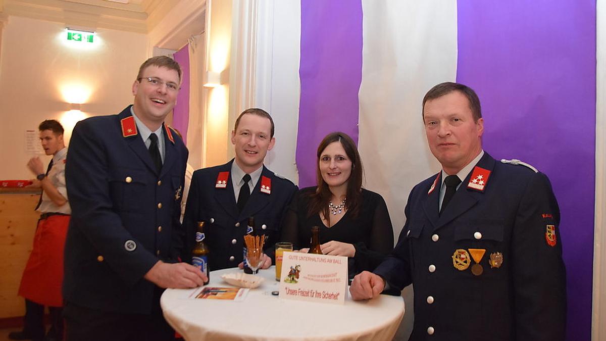 St. Paul | Feuerwehr St. Paul lud zum brandheißen Ball