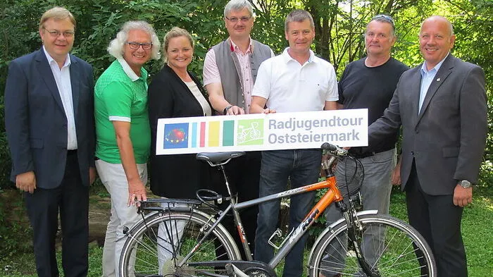 Die Vertreter der Gemeinden und Tourismusverbände präsentierte die Jugendtour in Hartberg