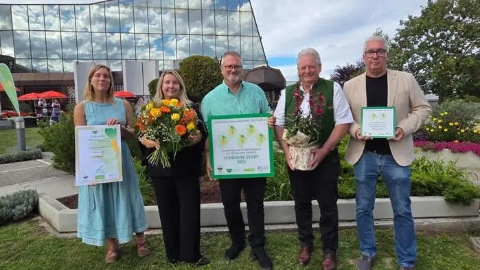 Leoben wurde beim Landesblumenschmuckbewerb erneut als „Schönste Stadt der Steiermark“ ausgezeichnet: Marlene Moser-Karrer (Referat Grünflächen), Referatsleiterin Fioretta Pliem-Schwarzkogler, die Betriebsmeister Hubert Rois und Michael Löflehner und Gemeinderat Klaus Gössmann 