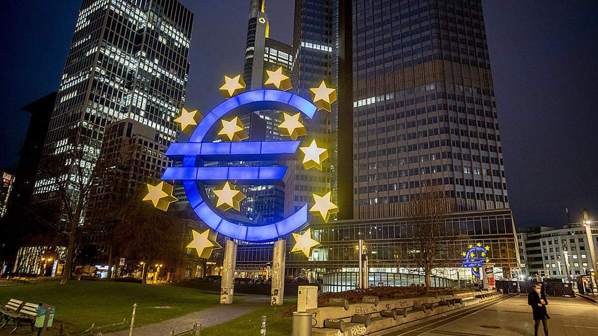 Nach Jahren mit Null- und Negativzinsen hat die EZB mit einer beispiellosen Serie von bisher neun Zinserhöhungen darauf reagiert