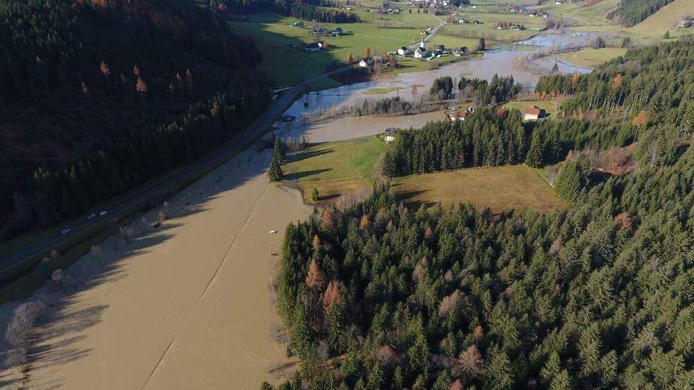 Luftbilder gaben Überblick über die überschwemmten Flächen