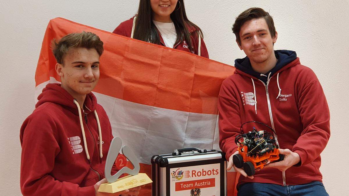 Drei der fünf Mitglieder des Teams „B.Robots.Junior“: Mark Gottlieb, Tugsjargal Dashzeveg, Benjamin Sello 
