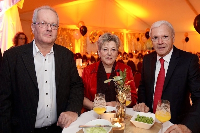 Hubert und Rosi Schmölzer mit VAMED-Themenressort-Direktor Gerhard Gucher