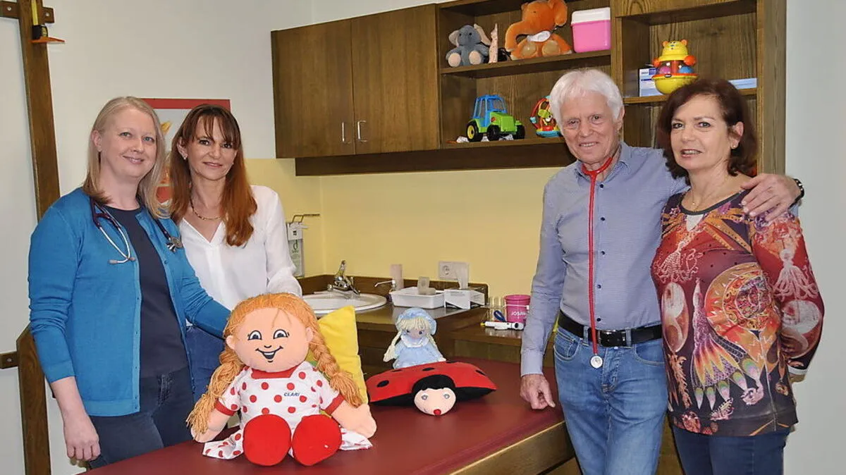 Kinderärztin Renate Marzi, Assistentin Sylvia Färber sowie Kinderarzt Peter Sartori mit Gattin Irmgard (von links)  