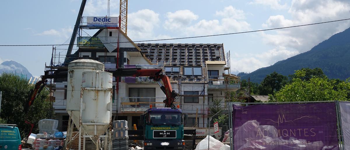 Unter dem Projektnamen „Ad Montes“ werden hier an der Admonter Hauptstraße 17 Eigentumswohnungen gebaut