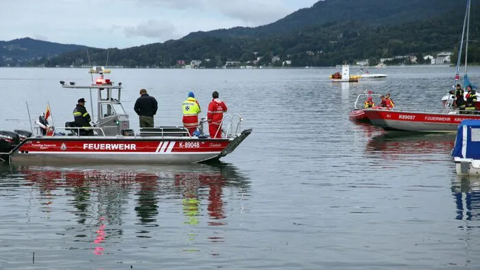Montagabend wurde ein 77-Jähriger aus Velden als vermisst gemeldet. Die Sachen des Mannes wurden am Ufer des Strandbades Velden entdeckt. Nach mehreren Suchaktionen wurde der Mann am Donnerstag in den frühen Morgenstunden tot im Wörthersee aufgefunden.