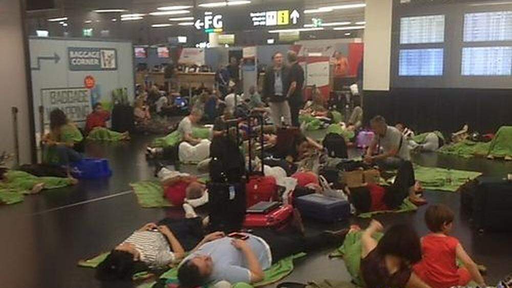 User posteten Fotos über die Lage am Flughafen