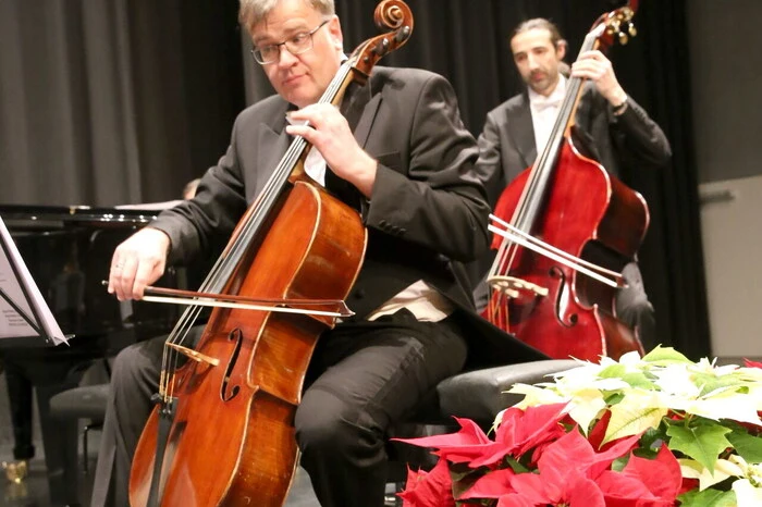 Und die Spitzenmusiker aus der Bundeshauptstadt, welche sich aus den Reihen führender österreichischer Toporchester (Wiener Philharmoniker, Wiener Symphoniker) zusammensetzen, brillierten gleich von Beginn an. 