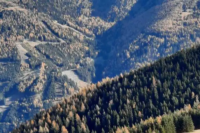 Traumhaftes Herbstwetter am Rosenkogel. Mit Blick zum Loretto-Kircherl hat Ernestine Harmenter fotografiert.