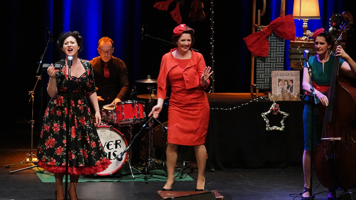 Ein wunderbares Programm mit Weihnachtsklassikern der 20er- bis 40er-Jahre im Mittelpunkt boten "The Cover Girls" in Weiz.