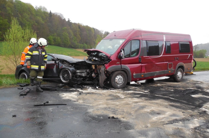 Die Verletzten wurden ins Spital nach Feldbach gebracht.
