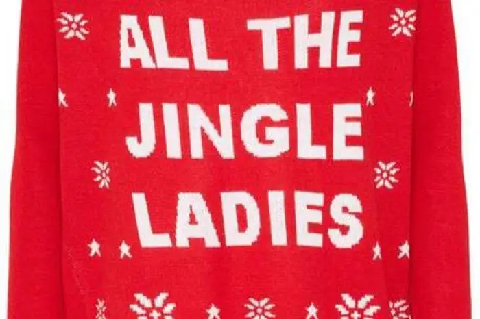 Am Fest der Liebe dürfen alle teilnehmen. Und der Pulli dient als Appell an alle Weihnachtsmuffel, zumindest einmal kurz am Glühwein zu nippen.