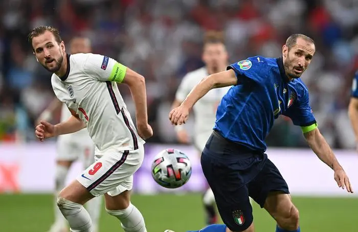 LONDON,ENGLAND,11.JUL.21 - SOCCER - UEFA European Championship 2020, international match, final, Italy vs England. Image shows Harry Kane (ENG) and Giorgio Chiellini (ITA). Photo: GEPA pictures/  Witters/ Pool/ GES/ Marvin Guengoer - ATTENTION - COPYRIGHT FOR AUSTRIAN CLIENTS ONLY - FOR EDITORIAL USE ONLY