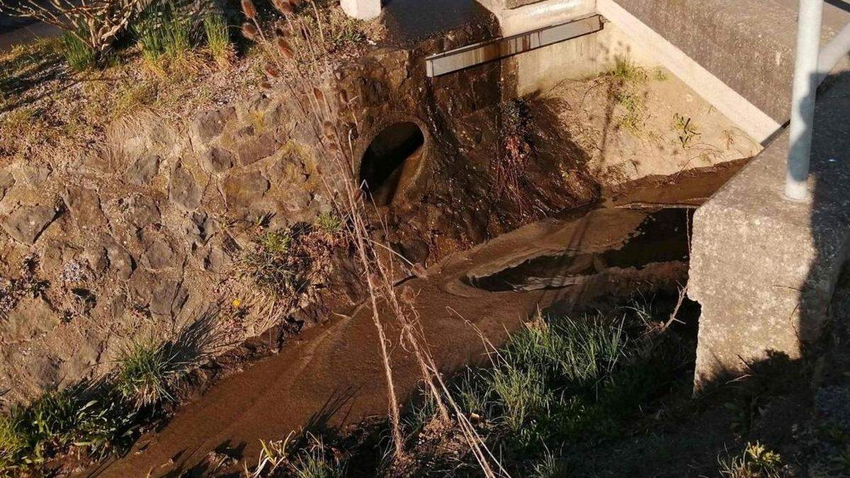 400 Liter des flüssigen Düngemittels flossen in den Dorfgaben