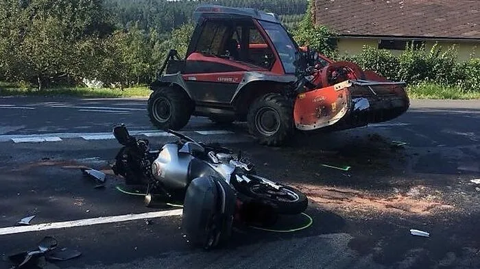 Die Feuerwehr barg das Motorrad