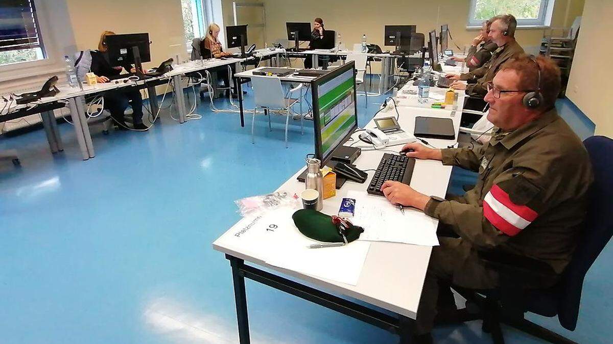 Telefonische Detektivarbeit: Landesbedienstete und Bundesheer-Soldaten beim Contact Tracing 