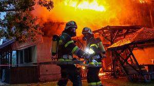 Vier Feuerwehren mit insgesamt 50 Mann kämpften gegen das Feuer.