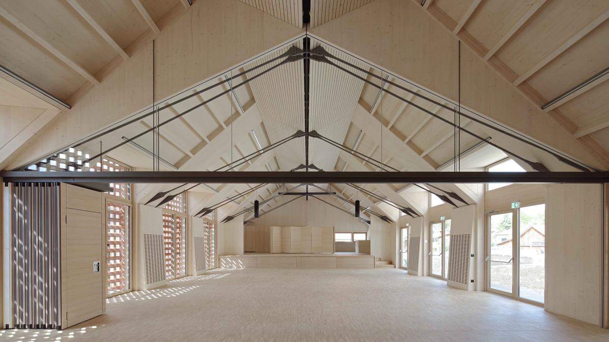 Die atemberaubende Dachstuhlkonstruktion des Drauforums von Eva Rubin