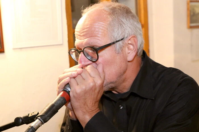 Klar, dass beim Konzert auch Lieder aus beiden Tonträgern nicht fehlen durften. 