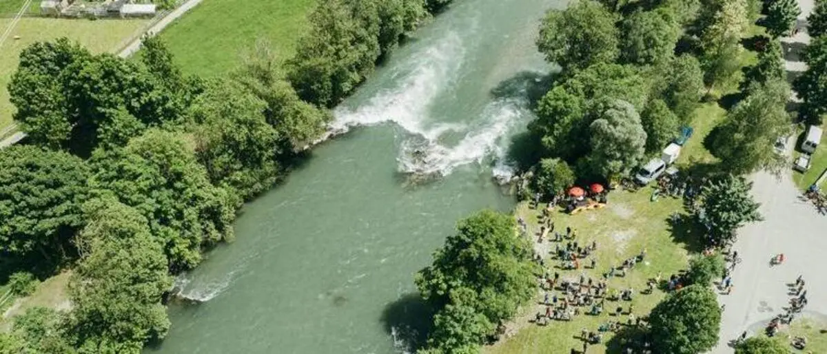 Ein Fluss von oben