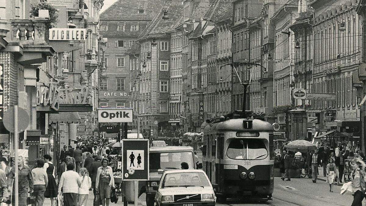 Heute kaum noch vorstellbar: Autos gehörten wie selbstverständlich zur Grazer Innenstadt