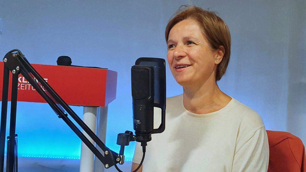 Judith Schwentner von den Grünen nahm bei uns im Podcast-Studio Platz