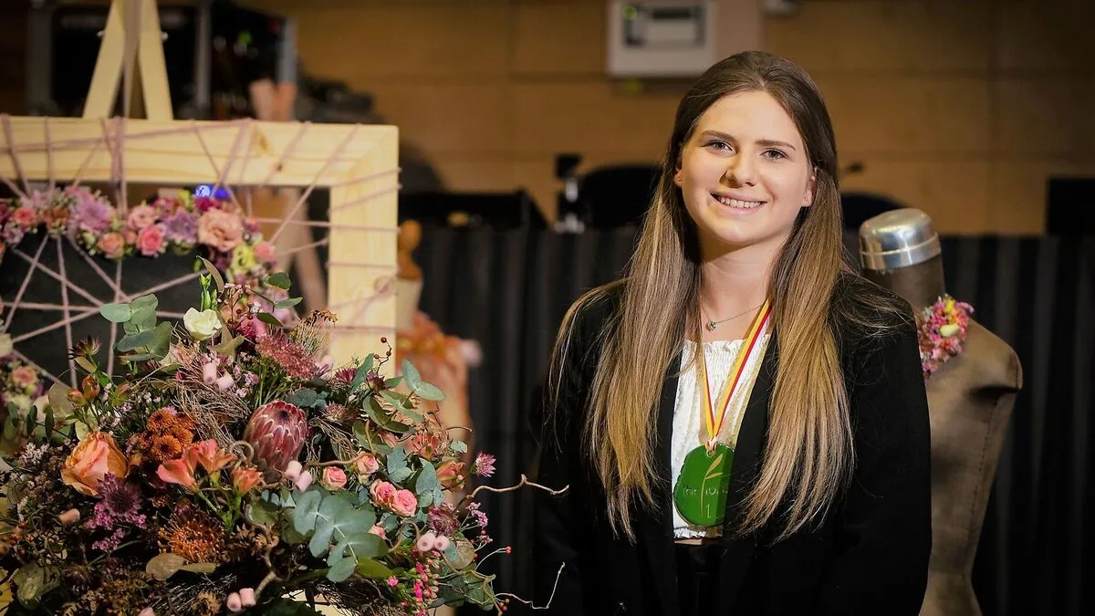 Dieser Star sagt’s durch die Blume: Nicola Hochegger von Blumen Kubat holte bei den Staatsmeisterschaften der Floristen in St. Kanzian am Klopeinersee den ersten Platz 