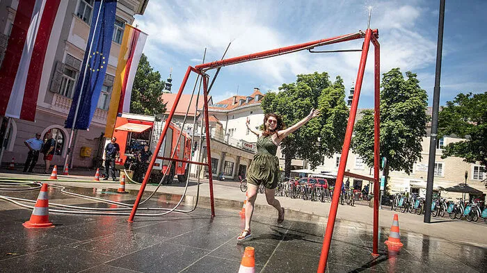 Erfrischend - die Sprühaktion der Berufsfeuerwehr Klagenfurt
