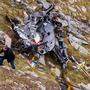 Die Überreste des Hubschraubers: 100 Meter stürzte dieser in die Tiefe