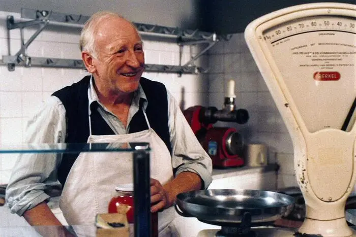In der Rolle des Karl Bockerer spielte Merkatz im Franz Antel-Film "Bockerer" die Rolle des widerständigen Fleischhauers, der Herz und Courage während der Nazi-Zeit zeigt. Der Film kam 1981 heraus.