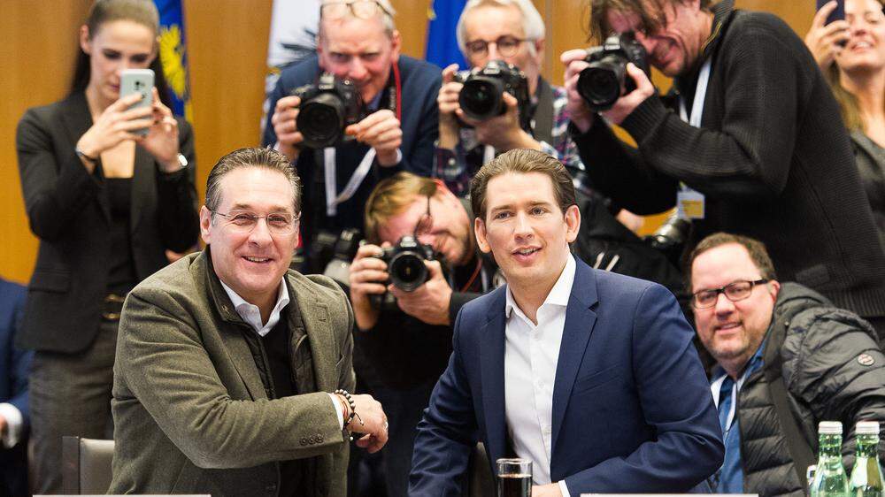 Der damalige Bundeskanzler Sebastian Kurz (ÖVP) und Vizekanzler Heinz-Christian Strache (FPÖ) führten im Jahr 2019 die Indexierung ein.