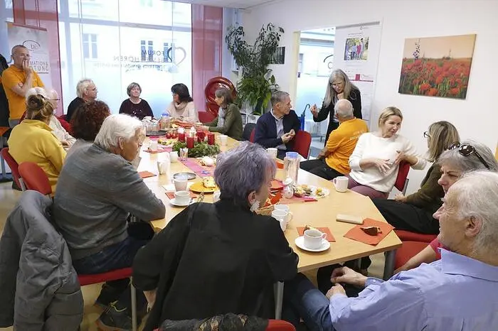 Es finden viele Treffen mit Betroffenen und Angehörigen statt