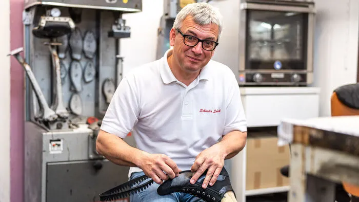 Markus Schalk führt gemeinsam mit Wolfgang Schachinger "Schuster Schalk" in Graz - den größten steirischen Orthopädieschuhmacher.