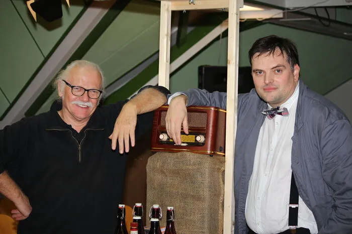 „Der Vollmann kann was!“, sagte eine begeisterte Zuhörerin nach der Premiere des „Herrn Karl“ im Dachbodentheater Voitsberg. Schauspieler Thomas Vollmann (rechts) wagte sich mit Regisseur Paul Kindler (links) an das Stück von Carl Merz und Helmut Qualtinger.