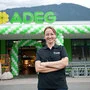 Tanja Fuchs vor dem neu eröffneten Adeg in Lendorf