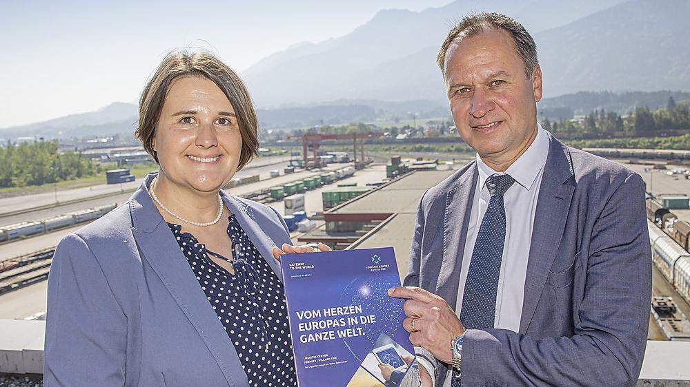 Julia Feinig-Freunschlag und Udo Tarmann sind die Geschäftsführer des Logistik Center Austria Süd in Fürnitz, das in den kommenden Jahren noch weiter wachsen soll	