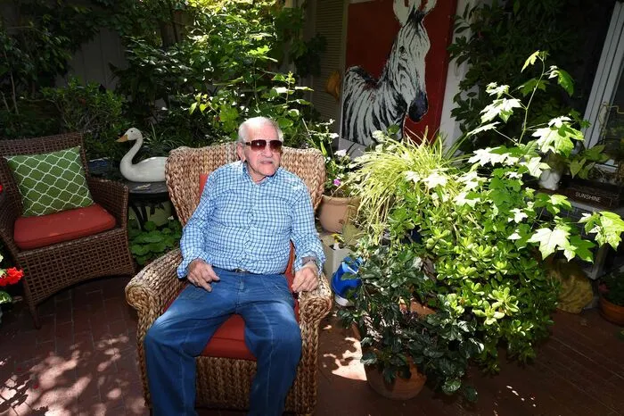 Zu den Bewohnern gehört Steven Kohler, der als Dekorateur mit vielen Weltstars zu tun hatte. "Oh ja, die Crew saß manchmal während der Drehs zum Mittagessen zusammen", erinnert sich der 87-Jährige an seine Arbeiten für "Doktor Schiwago" (1965) mit den Hauptdarstellern Omar Sharif and Julie Christie.