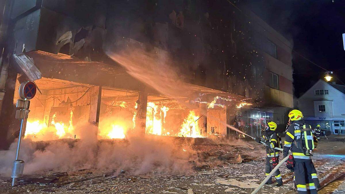 Rund 100 Einsatzkräfte waren in der Tatnacht vor Ort