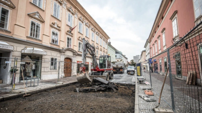 Mit Wochenbeginn startete die Umgestaltung des Terrains um den Neuen Platz in eine Begegnungszone.