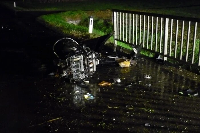 Der Motor wurde meterweit weggeschleudert.
