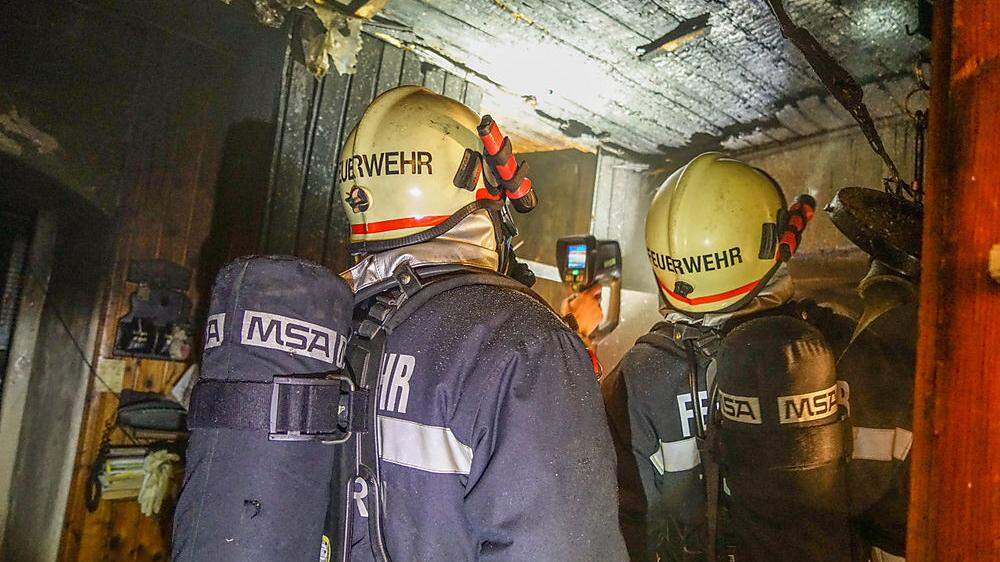 Insgesamt waren rund 100 Kräfte der Feuerwehren Schäffern, Schlag, Pinggau und Zöbern im Einsatz
