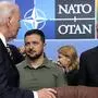 Nato-Generalsekretär Jens Stoltenberg, US-Prädident Joe Biden, der ukrainische Präsident Wolodymyr Selenskyj  und der stellvertretende Nato-Generalsekträr Mircea Geoana 
