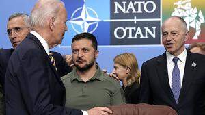 Nato-Generalsekretär Jens Stoltenberg, US-Prädident Joe Biden, der ukrainische Präsident Wolodymyr Selenskyj  und der stellvertretende Nato-Generalsekträr Mircea Geoana 