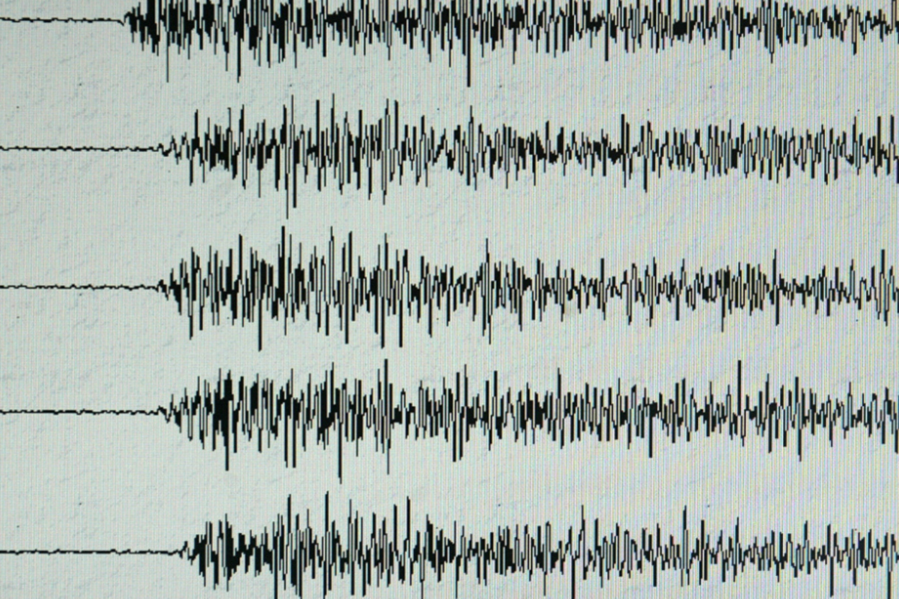 Tsunamiwarnung nach schwerem Erdbeben vor den Philippinen