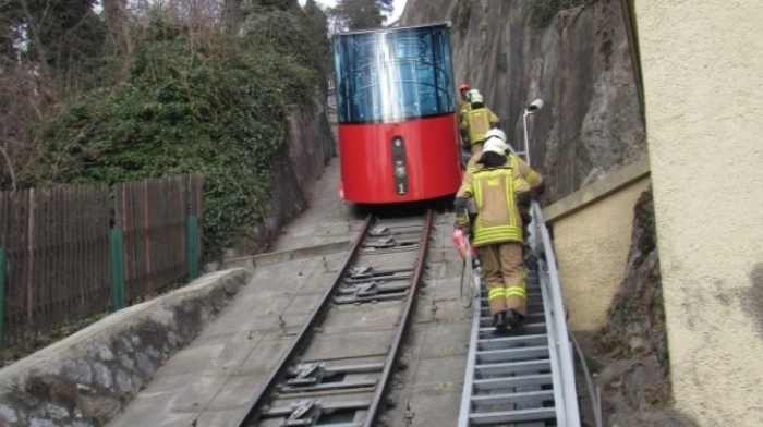 Stromausfall bei der Schloßbergbahn, Passagiere sind eingeschlossen, ein Fahrgast ist verletzt: So...